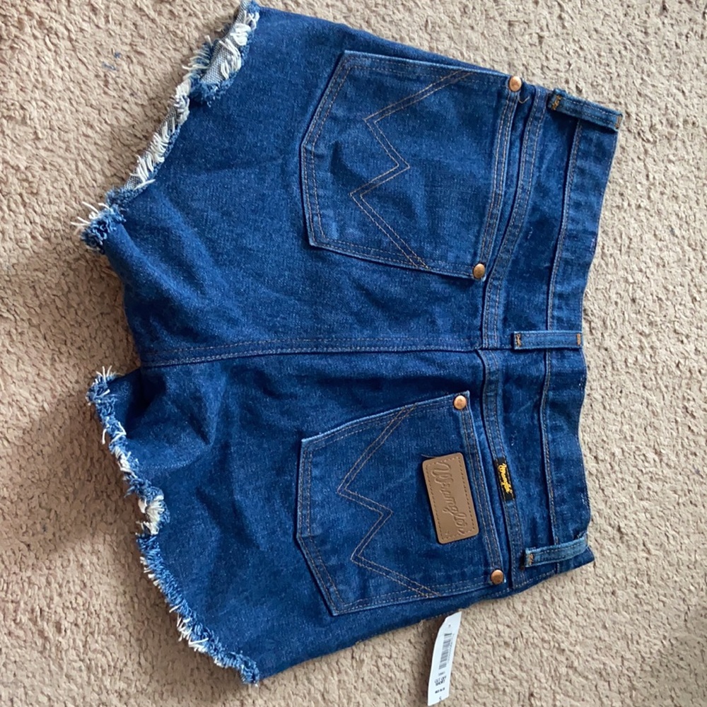 NWT Women’s high waisted wrangler cut offs